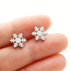NEW Dainty Snowflake stud Earrings Silver color - Boutique